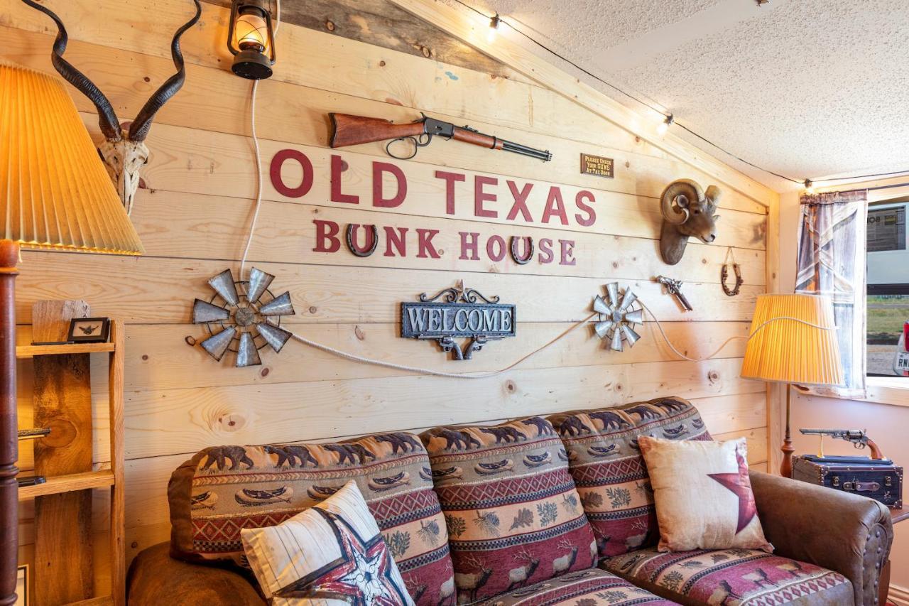 Old Texas Bunkhouse Hostel Wills Point Ngoại thất bức ảnh