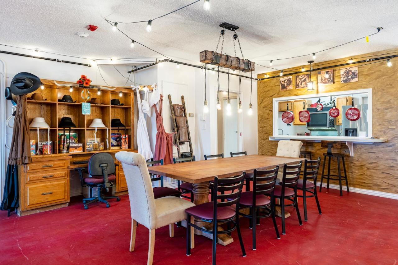 Old Texas Bunkhouse Hostel Wills Point Ngoại thất bức ảnh